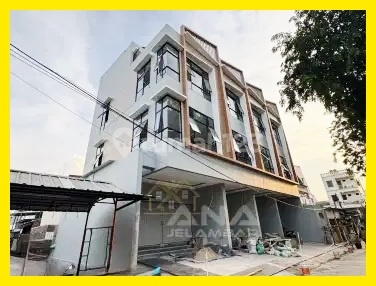 Ana Ruko Baru 4Lt Luas 4X13.5m Modern Minimalis Lokasi Strategis Zonasi Komersil di Taman Ratu, Kebon Jeruk - * Good- Deal !!*
