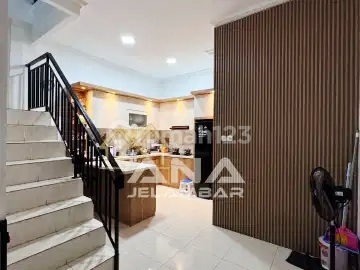 Ana Rumah Bagus 2Lt Luas 5X14.2m Semifurnish di Jelambar - * Good- Deal !!* 2