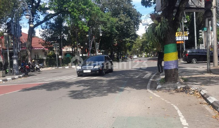 Rare Listing!!! Exclusive Strategic House on Main Road Riau, Re Martadinata Street, Suitable for Residence and Business Rare Listing!!! Exclusive Strategic House on Main Road Riau, Re Martadinata Street, Suitable for Residence and Business