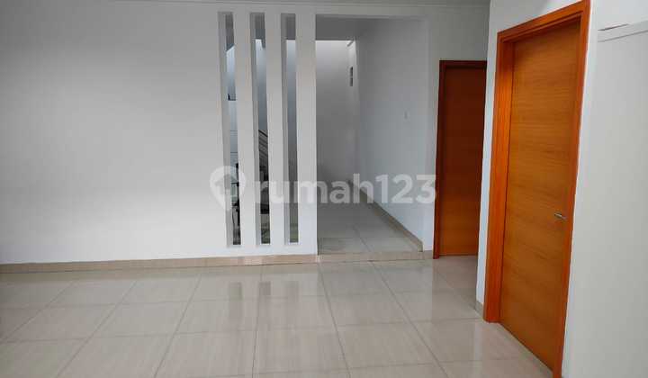 Attractive Investment! House in Taman Piccadilly - Lippo Cikarang 2