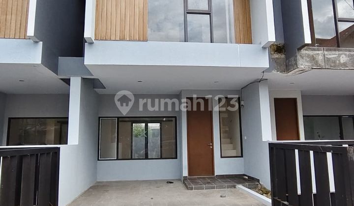 Rumah, 2 Lantai, Dekat Sekolah Negeri, Ada di Lingkungan Islami, Dekat Bandara Makassar