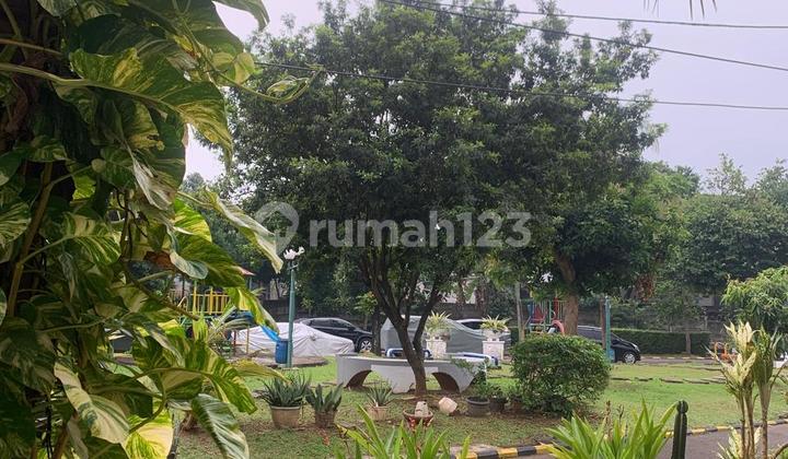 Rumah Bagus Siap Huni Depan Taman di Graha Raya 2
