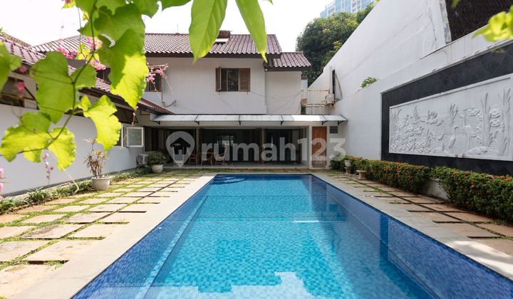 Nice Spacious Ready-to-Live House in Kebayoran Baru