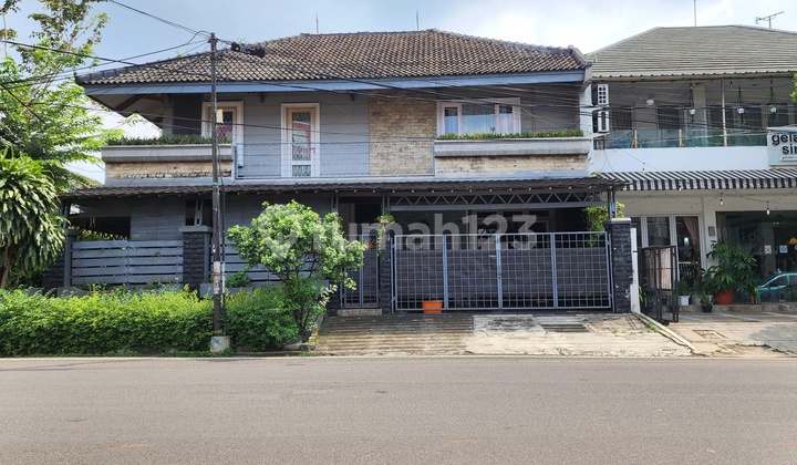 Dekat Akses Tol Rumah SHM Cocok untuk Usaha di Sektor 1 Bintaro