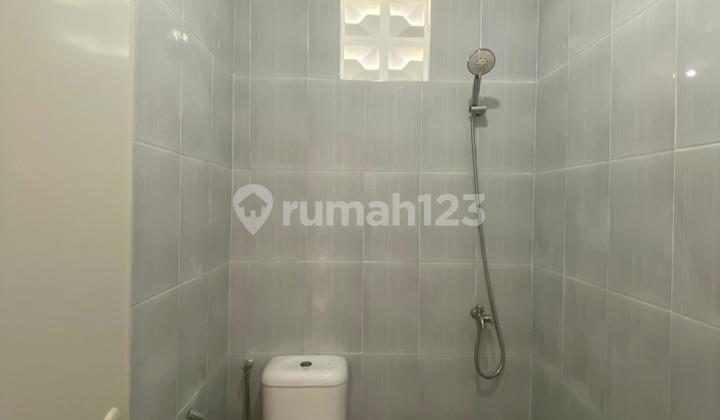 Rumah 1 Lantai Hook Disewakan Minimal 2 Tahun di Graha Raya 2