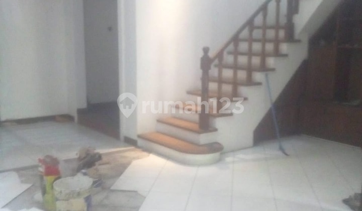 Dijual Rumah Luas 2 Lantai di Sektor 9 Bintaro Dijual Rumah Luas 2 Lantai di Sektor 9 Bintaro