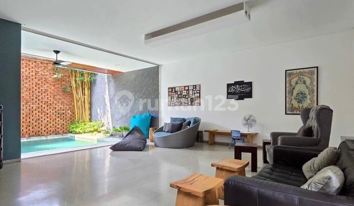 Dijual Rumah Mewah dengan Private Pool di Lebak Bulus