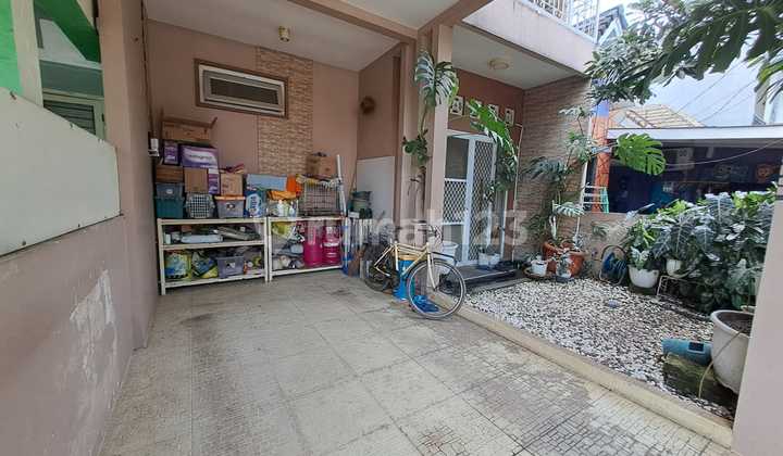 Rumah 2 Lantai Bagus Siap Huni Dekat Tol di Bsd 2