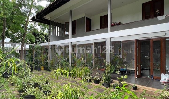 Rumah, 2 Lantai, SHM Dijual Lokasi Strategis Veteran Bintaro 2