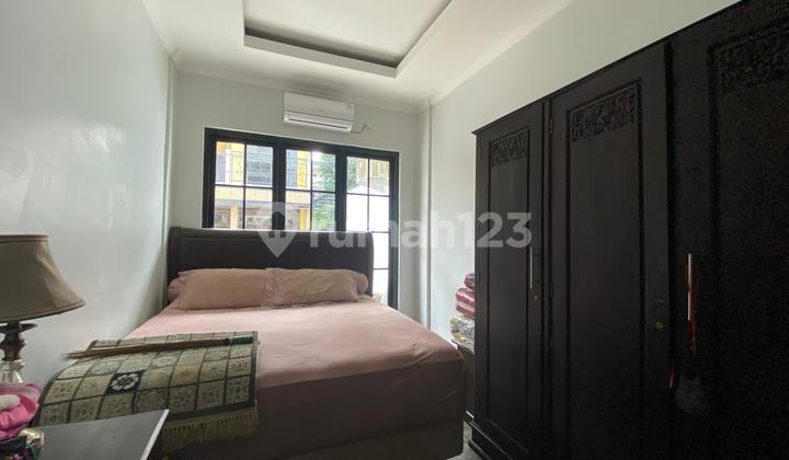 Rumah Bagus SHM 3 Lantai bisa KPR di Graha 2