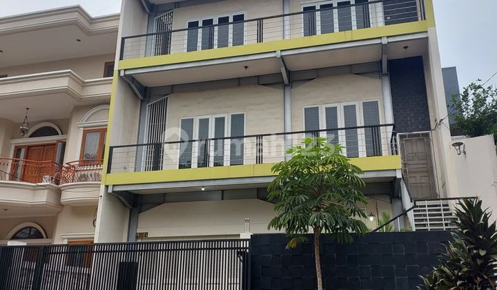 Rumah Kantor Rapi dan Siap Huni di Kelapa Cengkir