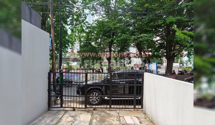 For Rent Shop House Near Kelapa Gading Mall, Strategic, Ready to Use, Very Good, 3 Floors 90 M2 (Kg005117) 2