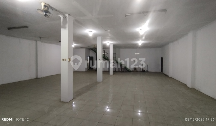 For Rent: Highly Strategic Shop House in Klender, 2 Floors, Suitable for Business 2