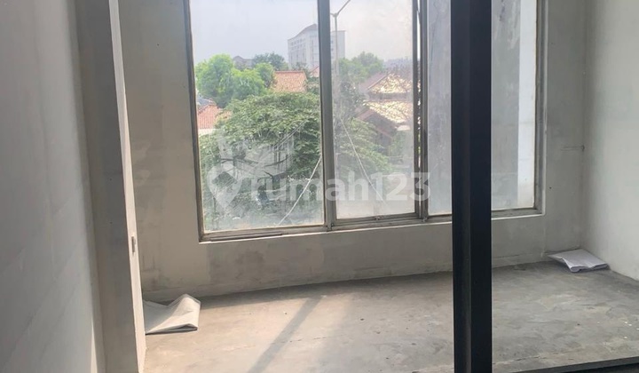 For Rent: Very Strategic 4-Storey Shop House in Rawamangun, Flood-Free, Suitable for Business