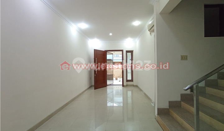 Disewakan Rumah Mewah Full Renov di Kelapa Gading 2 Lantai