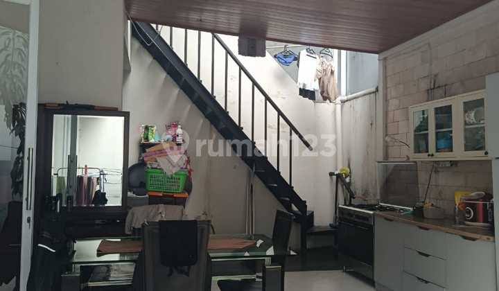 Dijual Rumah di Legenda Wisata 2