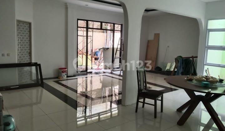 Dijual Rumah di Legenda Wisata 2