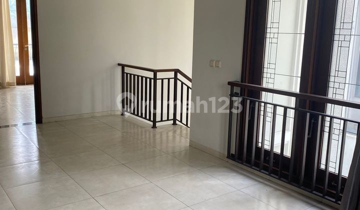 Rumah Sewa Bernuansa Modern Clasic di Kota Baru Parahyangan