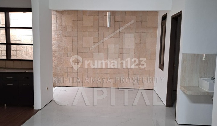 Rumah di Tatar Banyak Sumba, Kota Baru Parahyangan