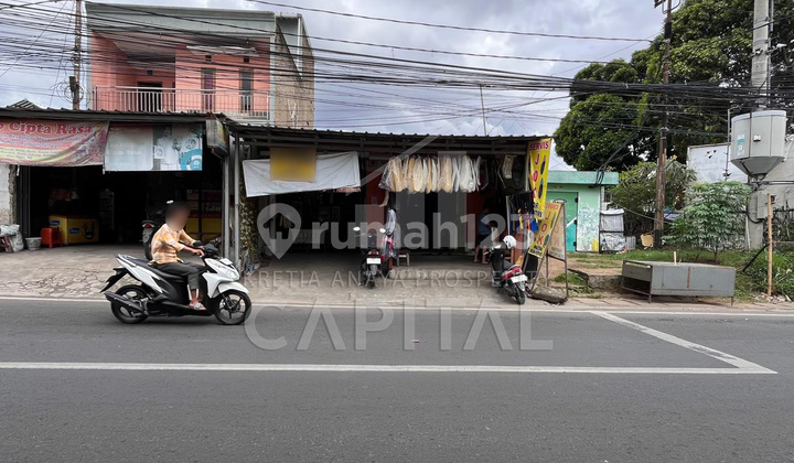 House and Commercial Space with a Strategic Location on Mainroad Cihanjuang