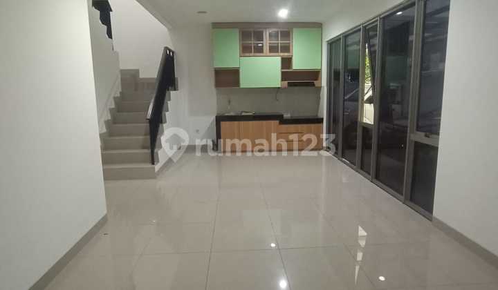 11. Dijual Rumah Pik 2 Semi Furnish Dekat Akses Jalan Tol