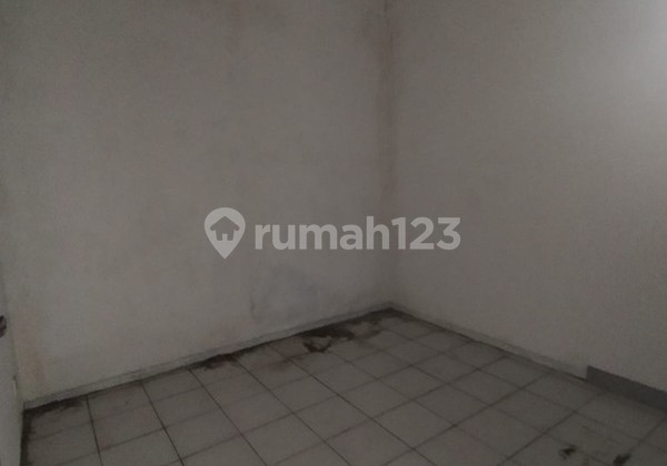 Business Opportunity at a Premium Location: Spacious East-Facing Shop House, A Step Away to Malioboro & Keraton, Keparakan, Mergangsan, Yogyakarta 2