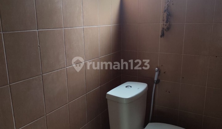 Strategic Shop House Suitable for Business/Clinic/Office on Jl Anggajaya, Depok, Sleman 2