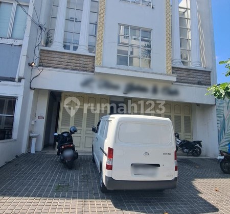 Business Opportunity: Large Shophouse in Gejayan Maximum Visibility, Caturtunggal, Depok, Sleman