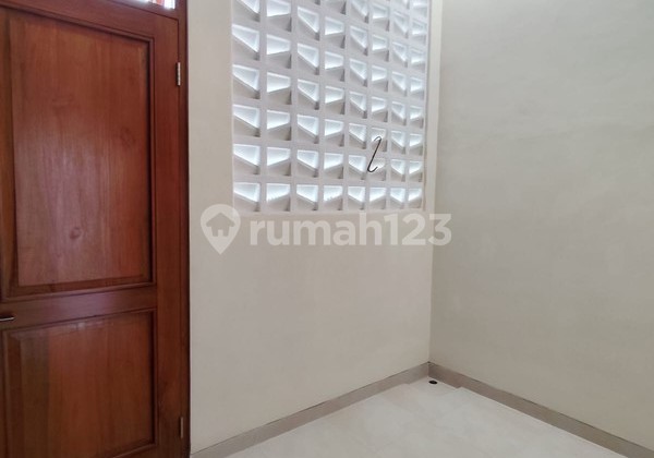 For Rent New Shop House on Jl. Gito Gati Near Sleman City Hall, Parking-Friendly Location & Wide Road Row, Donoharjo, Ngaglik, Sleman 2