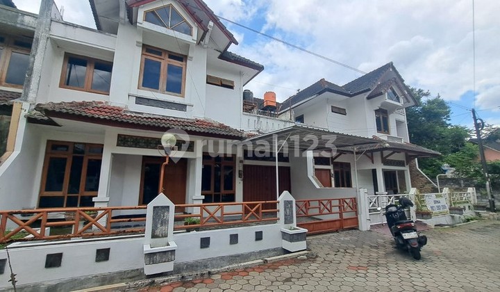 Dijual Rumah 2 Lantai Dakam Perum Dekat dengan Jalan Godean Km 2.8, Ngestiharjo, Kasihan, Bantul Harga: Rp 1.900.000.000 2