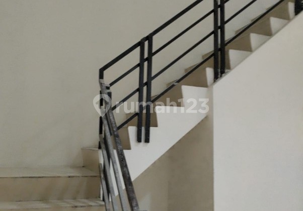 For Rent: Strategic 2-Story Shop House in Nologaten, Business-Friendly Area Near Amplaz & Campus Area, Caturtunggal, Depok, Sleman 2