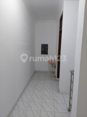 Strategic Shophouse for Rent in Selokan Mataram - Business-Friendly Area & Near Magelang Road, Sinduadi 2