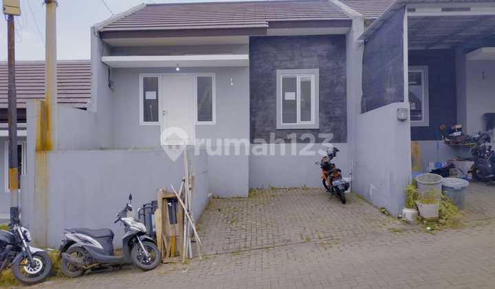 For Sale Cool Comfortable House Area: Bumi Parahyangan Complex, Cimahi 2