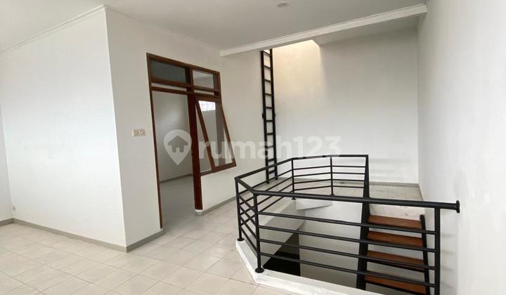 Rumah Bagus Siap Huni Taman Holis Indah