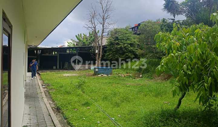 For Sale: Comfortable and Scenic Residence in the Gegerkalong Area of Bandung