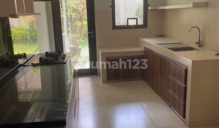 Disewakan Rumah 2 Lantai di Kota Baru Parahyangan