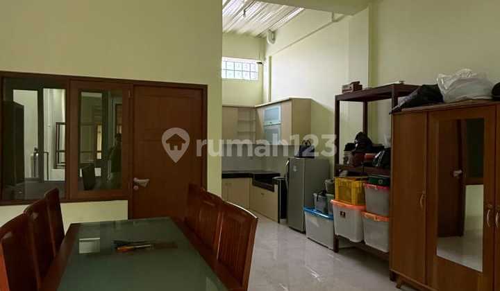 Dijual Rumah Luas di Sudirman 2