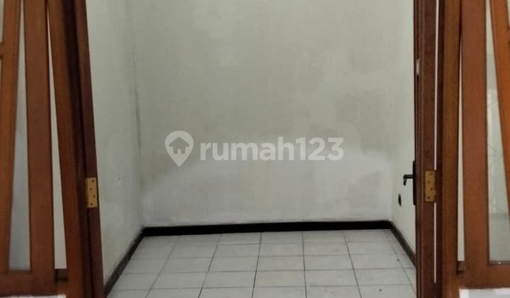 Jual Rumah Tengah Kota Area : Jl Peta 2