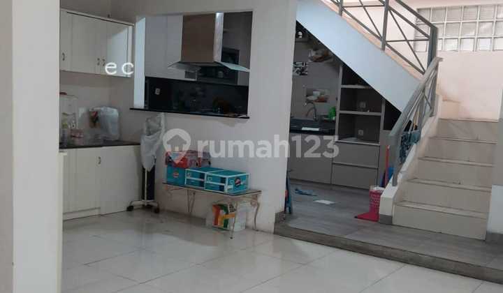 Dijual Perumahan Daerah Suryani Bangunan 3 Lantai Terawat Siap Huni 1