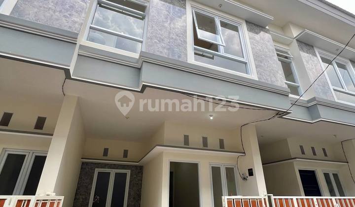 Rumah Baru Gress Konsep Townhouse Siap Huni Lokasi Ploso