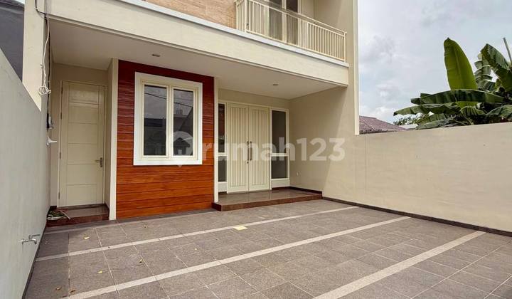 Only 5 Minutes to Frontage A.yani Brand New House Ready Location in Gayung Kebonsari Surabaya 2