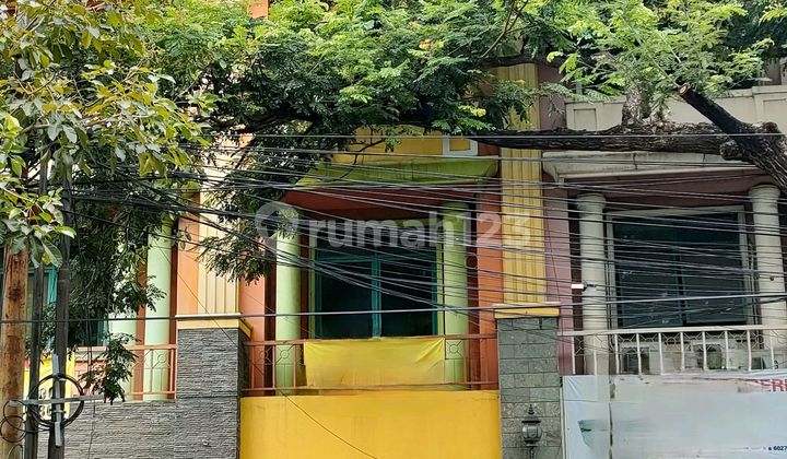 Lokasi Pusat Kota Surabaya 3 Ruko Jadi 1 Cocok untuk Segala Usaha Lokasi Pusat Kota Surabaya 3 Ruko Jadi 1 Cocok untuk Segala Usaha