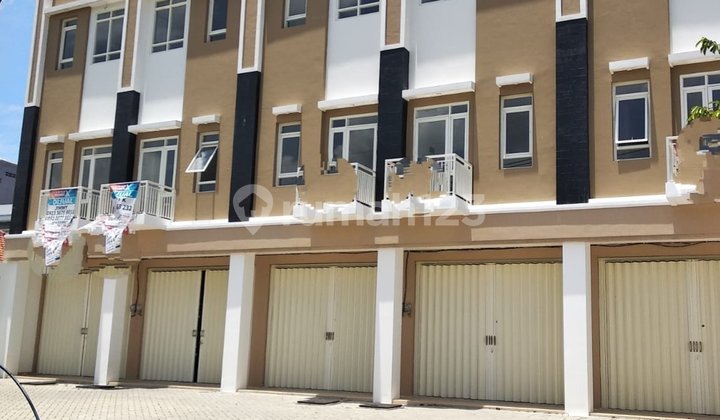 3 Units Left: 3-Story Shophouses Ready for Occupancy with Spacious Parking 1