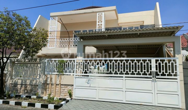 Berlokasi di Manyar Jaya Rumah Baru Gress Model Minimalis Modern