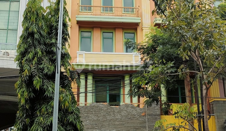 Central Surabaya City Location 3 Shophouses Combined into 1 Suitable for All Businesses 2