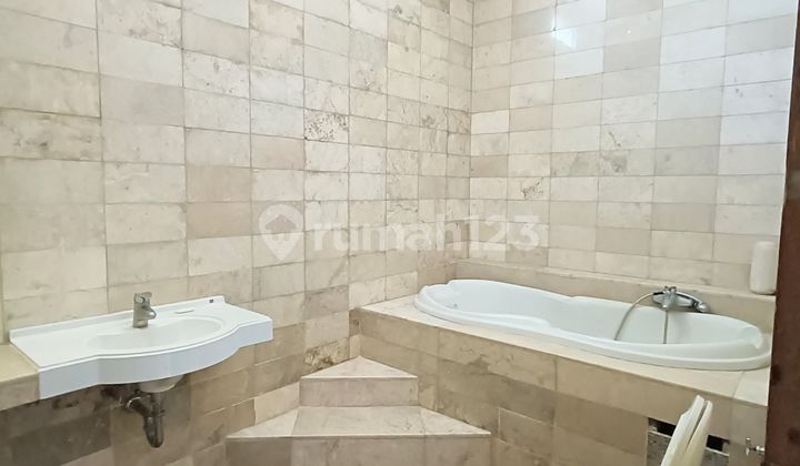 Ruko Tengah Kota Lokasi Jalan Raya 2