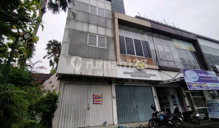 Amaya 3-Story Ready-to-Use Shop House in East Ungaran 2