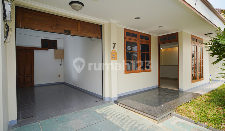 For Sale Fast Modern 3-Story House, Krukut, Near Gajahmada Street, West Jakarta 2