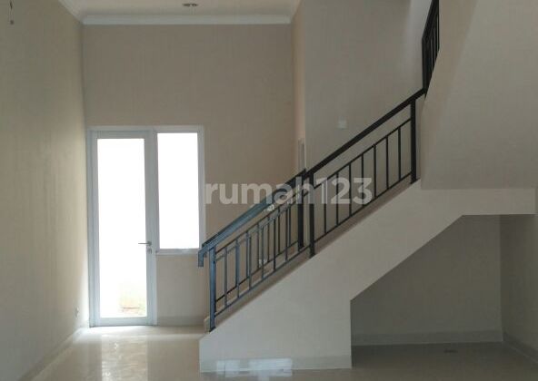 Ruko Festive Near Toll Access Spacious Parking Area 2