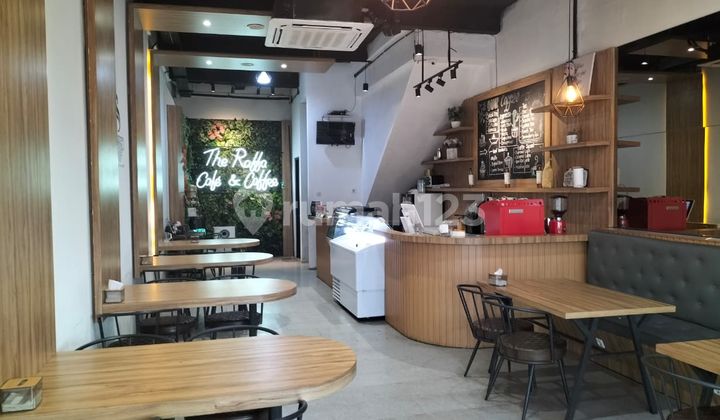 For Sale 3-Storey Shop House with Outdoor Space 2